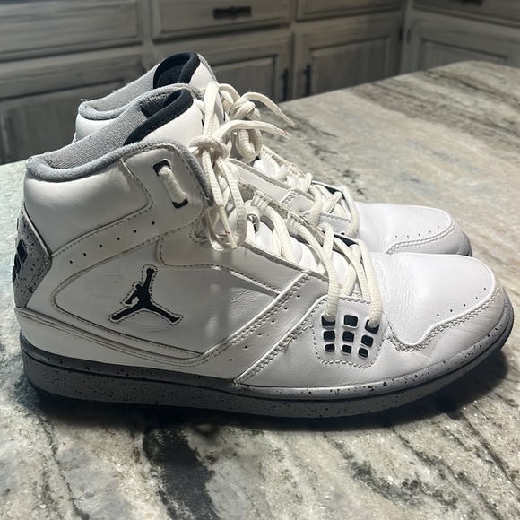 Air Jordan - Picture 4 of 9